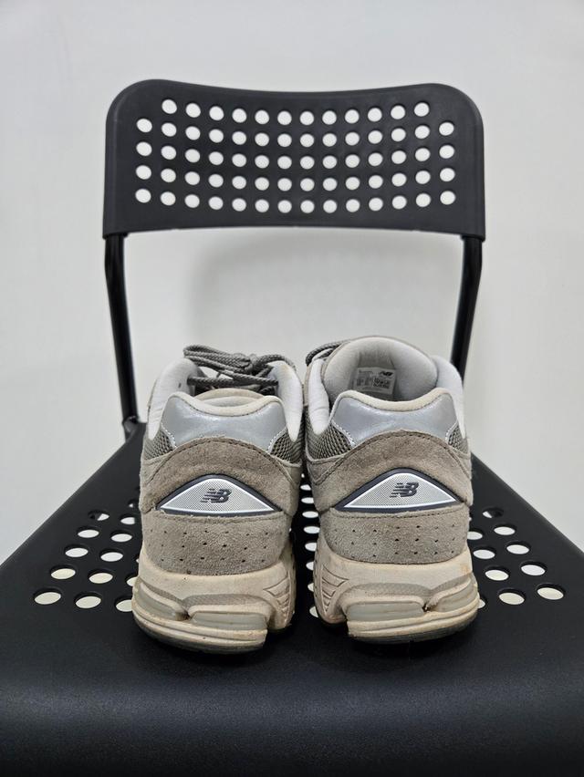 รองเท้า new balance 2002r