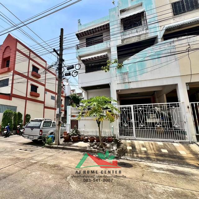 ขายตามสภาพ ทาวน์เฮ้าส์3ชั้น 29.9ตรว. หลังมุม ม.รัชดา อาคาเดียน เหมาะซื้อไปรีโนเวท ราคาพร้อมคุย 19
