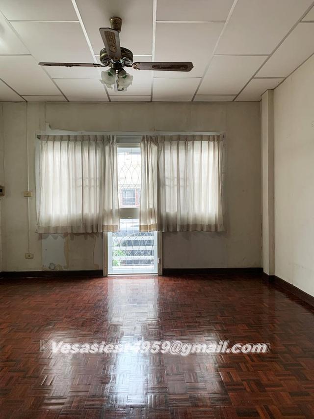 ทาวน์เฮ้าส์ 3ื ชั้น หมู่บ้านเกษรา คลาสสิคโฮม เสรีไทย 9