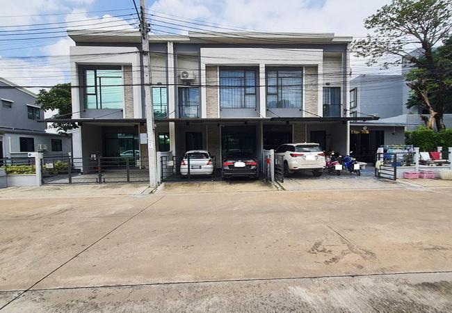 ขายทาวน์เฮ้าส์ หมู่บ้านพลีโน่ พหลโยธิน-วัชรพล เนื้อที่ 21.8 ตร.ว. 2 ชั้น 3 นอน 3 น้ำ