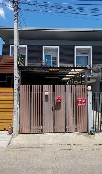 ขาย ทาวน์โฮม รามอินทรา8  จากถนนใหญ่ 850 เมตร 3 ห้องนอน 2 ห้องน้ำ 2 จอด รถไฟฟ้าสายสีชมพู สถานี รามอินทรา กม.4 ราคา 2.99 ลบ 1