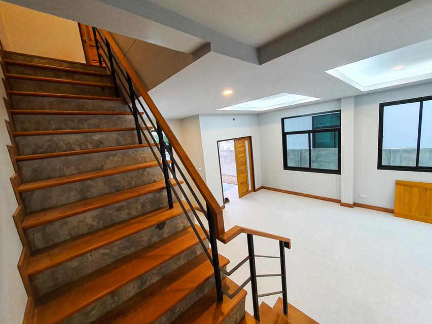 🏡บ้านแฝดสองชั้น บ้านใหม่แกะกล่อง นอกโครงการ ทำเลย่านเศรษฐกิจ เดินทางสะดวก เหมาะอยู่อาศัยหรือทำธุรกิจ พร้อมให้คุณเป็นเจ้าของ รีบจับจองก่อนพลาด! 5