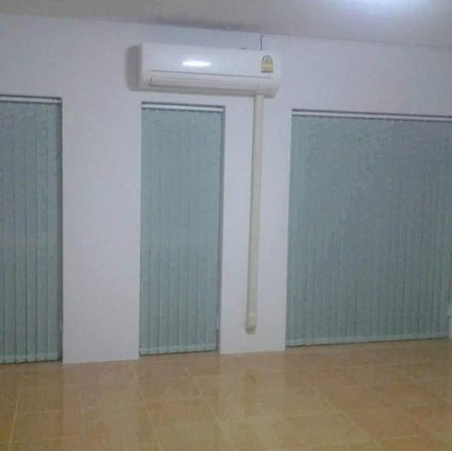 อาคารพาณิชย์ 3 ชั้น 3 ห้องนอน 4ห้องน้ำ พร้อมเครื่องปรับอากาศและอุปกรณ์ 14