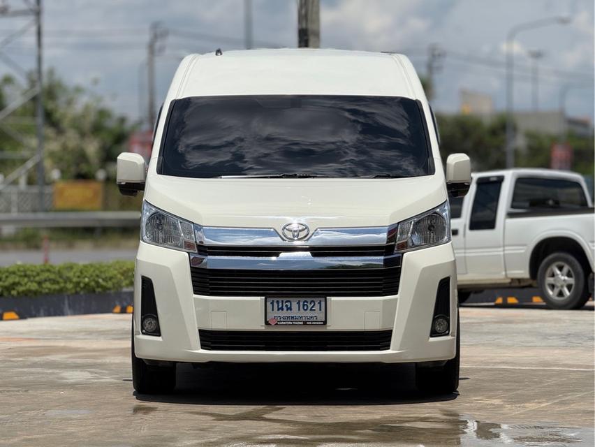 ปี 2019 TOYOTA COMMUTER, 2.8 โฉม ปี19-ปัจจุบัน สีขาว เครื่องยนต์ 2.8 ดีเซล เกียร์ออโต้ Vip แสงสีเสียงเต็ม