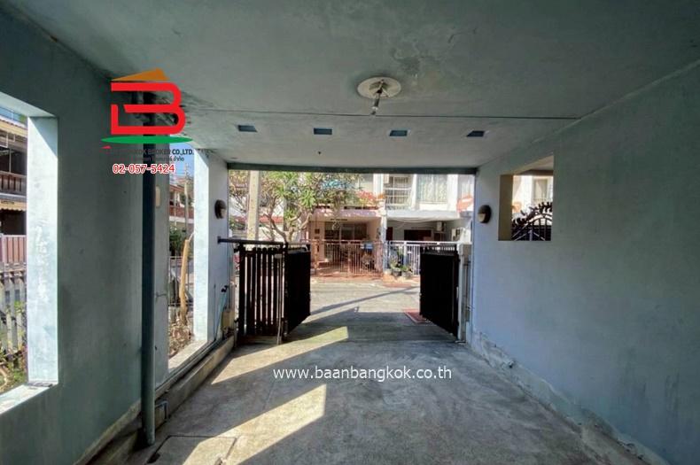 ทาวน์โฮม ซิตี้ทาวน์โฮมลาดพร้าว 80 (ใกล้ตลาดสะพานสอง) เนื้อที่ 22.8 ตรว. แขวงวังทองหลาง เขตวังทองหลาง 3