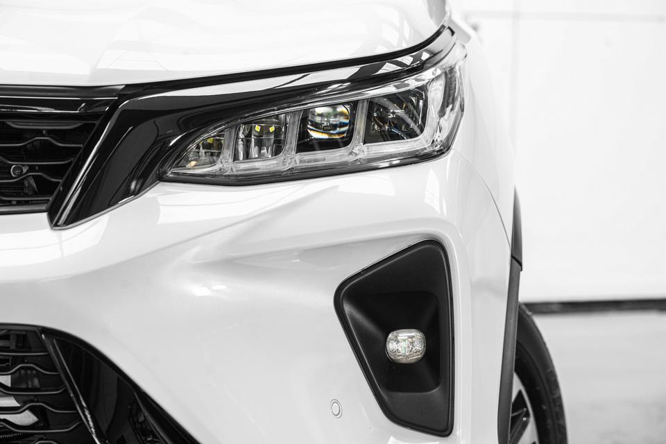 2020 TOYOTA FORTUNER 2.8 LEGENDER BLACK TOP 2WD SUV สีขาว-ดำ เลขไมล์ 80168 กม. 8