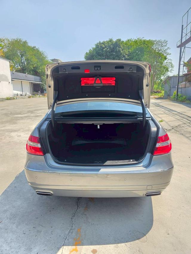 Mercedes-Benz E250 CGI BlueEFFICIENCY Avantgarde (W212 Facelift) เกียร์คอแล้วสีเทา ปี 2012 ไมล์ 140,000กม. รูปที่ 7