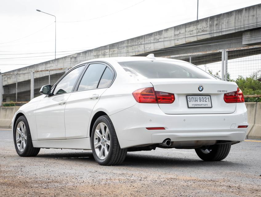 BMW 320i 2.0  F30 LUXURY ปี2014 สีขาว  5