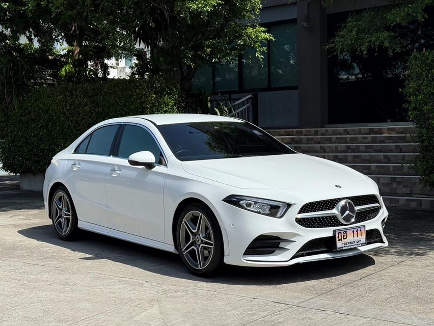 2023 BENZ A200 AMG รถมือเดียว สภาพป้ายแดง รถวิ่งน้อยเพียง 4X,XXX กม เข้าศูนย์ทุกระยะ ไม่เคยมีอุบัติเหตุครับ