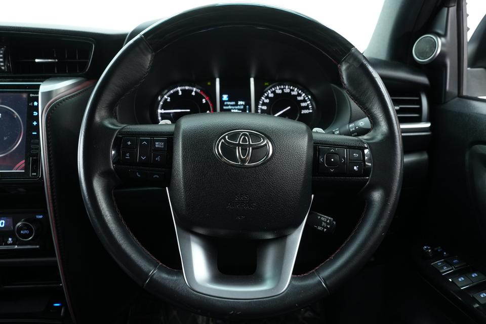 2020 TOYOTA FORTUNER 2.4 Legender 2WD (BLACKTOP) SUV สีขาว-ดำ เลขไมล์ 89220 กม. 8