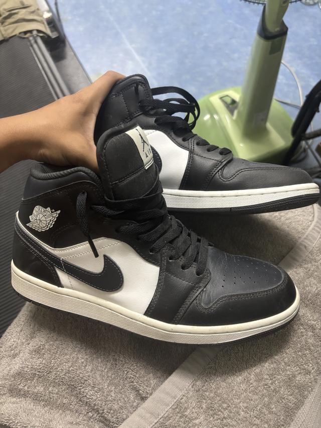รองเท้าNike Air Jordan 1 Mid (Black/White)