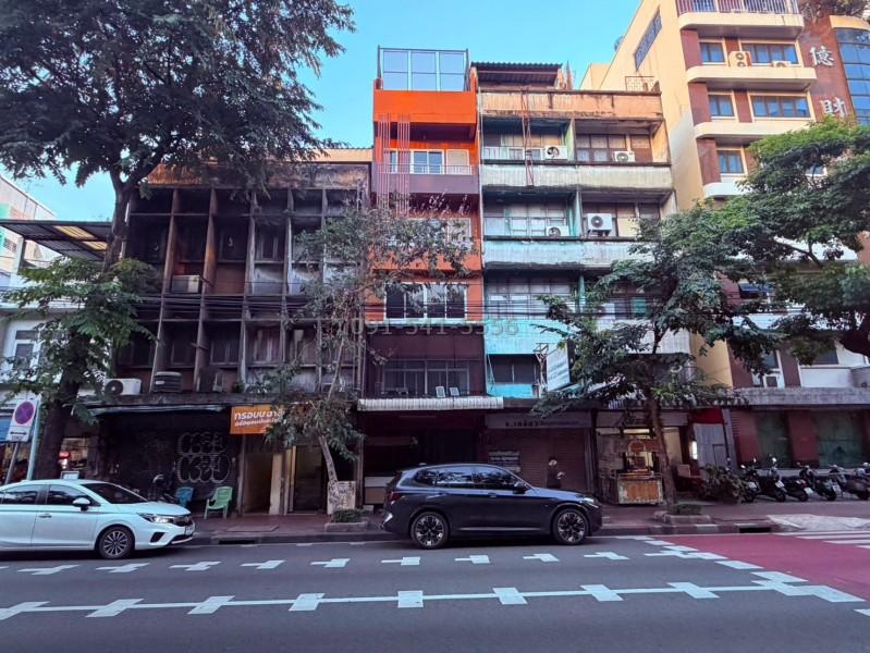 ขายตึกแถว 4 ชั้น พร้อมชั้นลอยและดาดฟ้า ริมถนนบำรุงเมือง เนื้อที่ 12 ตรว 3 ห้องนอน 5 ห้องน้ำ ตกแต่งสวย พร้อมอยู่ 2