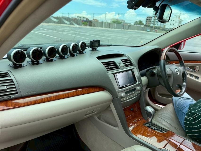 Toyota Camry Hybrid 8