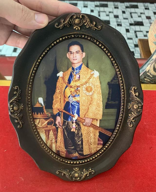 ภาพพร้อมกรอบเรซิน