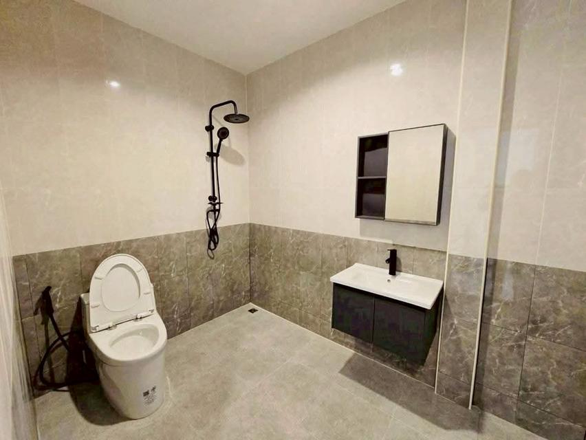 บ้านเลิศอุบล รามอินทรา 65  ถนนรามอินทรา แขวงท่าแร้ง เขตบางเขน กรุงเทพมหานคร 9