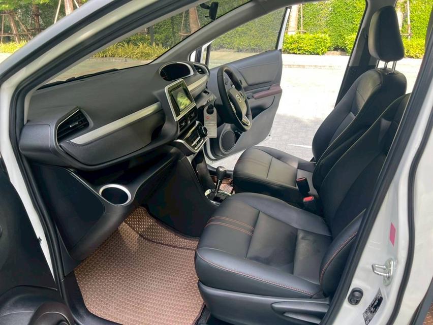 Toyota Sienta 2019  6