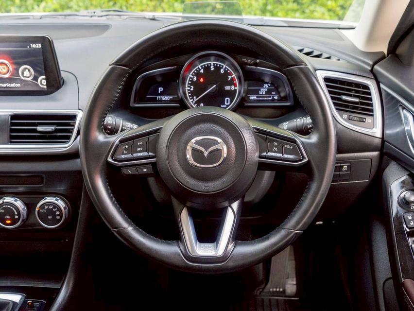Mazda 3 2.0S ปี 2017 ♨️ #ประกันเครื่องเกียร์หลังการขาย3ปี / 30,000km. ♨️ 17