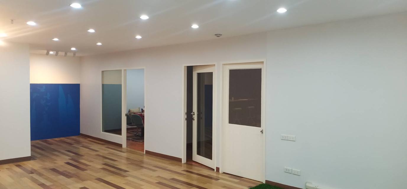 ออฟฟิสสำนักงาน ในย่านธุรกิจ 8
