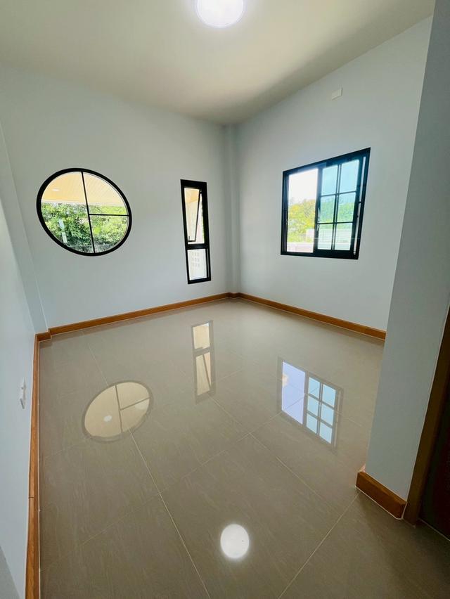 บ้านเดี่ยว ทำเลดี ห่าง รพ.พานทองเพียง 3 กิโลเมตร 2 นอน 2 น้ำ  2 จอดรถ  9