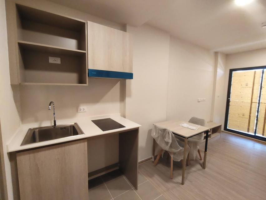 🏢 P1782 ให้เช่าคอนโดใหม่ D Condo Campus ขอนแก่น 📍 ใกล้ ม.ขอนแก่น เพียง 2 นาที 💰 ค่าเช่า 10,000 บาท/เดือน (รวมค่าส่วนกลางแล้ว) รายละเอียดห้อง •	อาคา 3