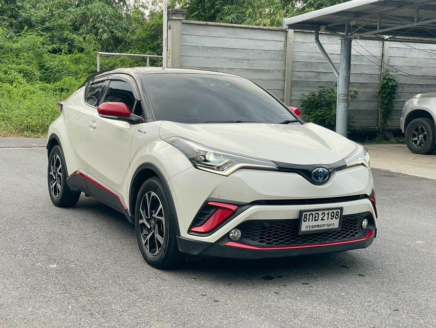 Toyota C-HR Hybrid  Y19 Wagon 4dr 1.8 HI HV  CVT FWD top  1.8 (Hybrid) สีขาว ออโต้  6