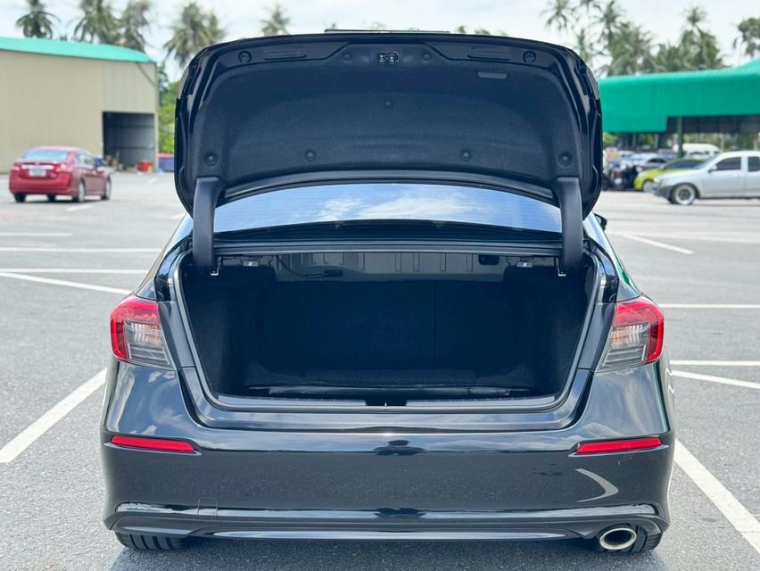 HONDA CIVIC FE Sedan 4dr e:HEV RS E-CVT FWD 2.0 Y22. สีดำ