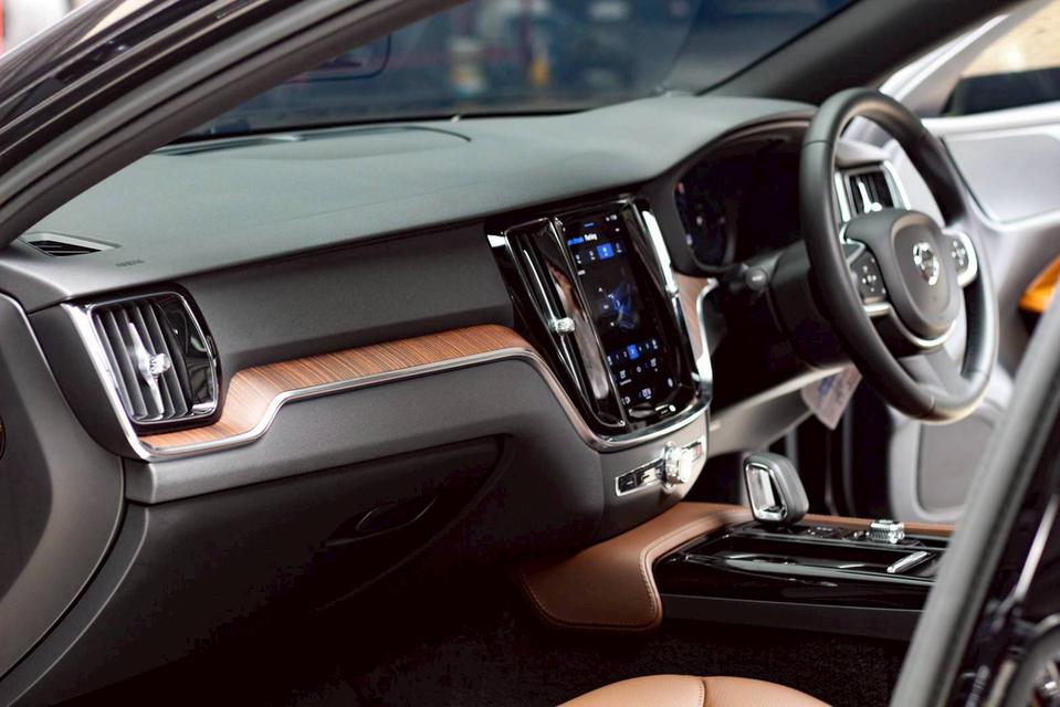 2023 Volvo V60 2.0 Recharge Plus Dark T8 4WD Plug-in Hybrid รถใหม่ ประหยัดไปเกือบล้านบาท 9