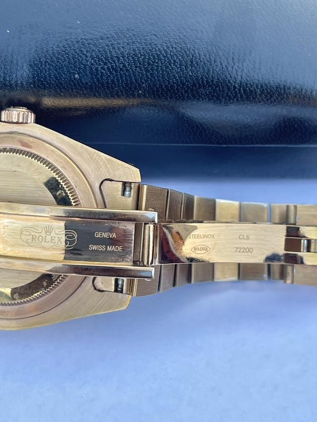 นาฬิกาโรเล็กซ์ Rolex Day-Date Everose gold White Roman Dial