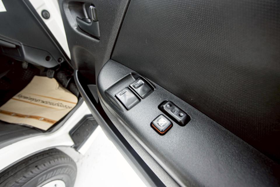 TOYOTA HIACE 2.5 GL ปี05-19 2010 14