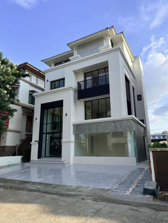 ขายด่วน  ตึกสำนักงาน 4 ชั้น โครง การรีเจ้นท์รัชดา  ซอยสหการประมูล 3