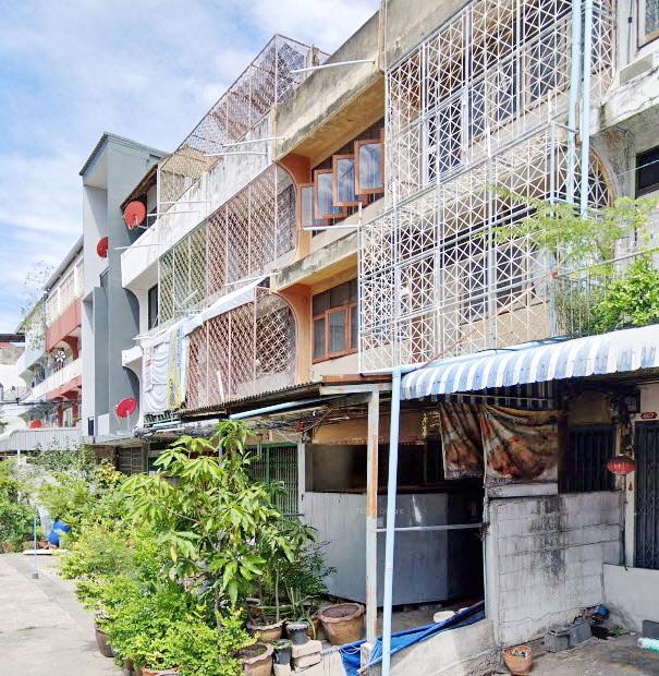 BigC ลาดพร้าว 3.5 กม.ให้เช่า อาคารพาณิชย์ 1 คูหา 3 ชั้น+ ดาดฟ้า MRT ลาดพร้าว 71 1.1 กม.อิมพีเรียล เวิลด์ 3