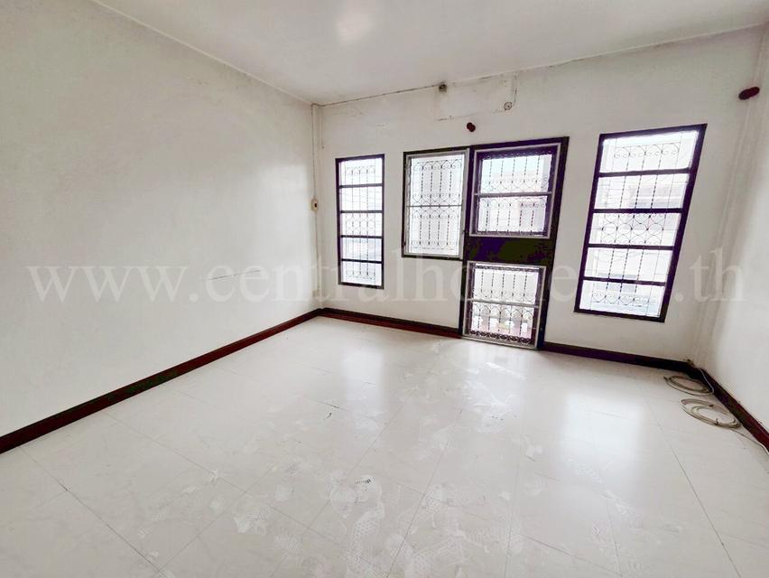 ทาวน์เฮ้าส์ หมู่บ้าน รวยรื่น ซอย ติวานนท์ 3 ใกล้ MRT กระทรวงสาธารณสุข 10