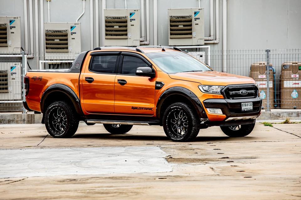 Ford Ranger 2.2 Wildtrak Hi-Lander Double Cab 4x4 เกียร์ AT ปี 2017 สีส้ม ของแต่งเกิน 2 แสน