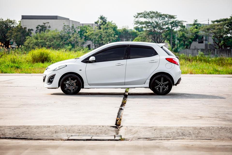 Mazda2 1.5 Spirit Sport สีขาว ปี 2011 รูปที่ 7