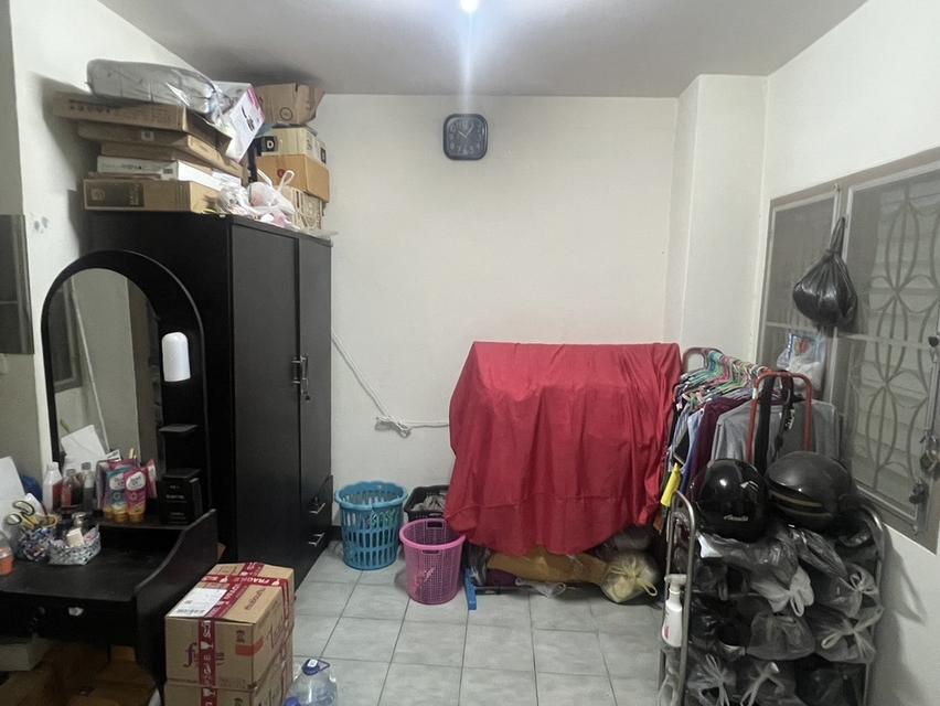 ขายห้องชุดบ้านเอื้ออาทรกู้กู ห้องริมมีหน้าต่างด้านข้างและหลัง พร้อมแอร์และเฟอร์นิเจอร์ สนใจติดต่อ 0818949179 idline ting9729 7
