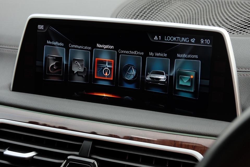 รหัสรถ TNS85 BMW 740Li Pure Excellence ( G12 ) ปี 2016  15