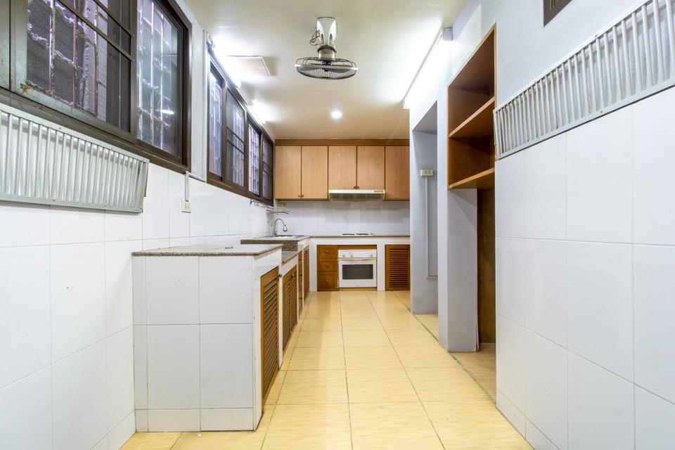 บ้านทาวน์โฮม 3 ชั้นบน “ทำเลที่หาไม่ได้แล้ว” กลางสาทร-เย็นอากาศ-พระราม 4 ซอยศรีบำเพ็ญ 6