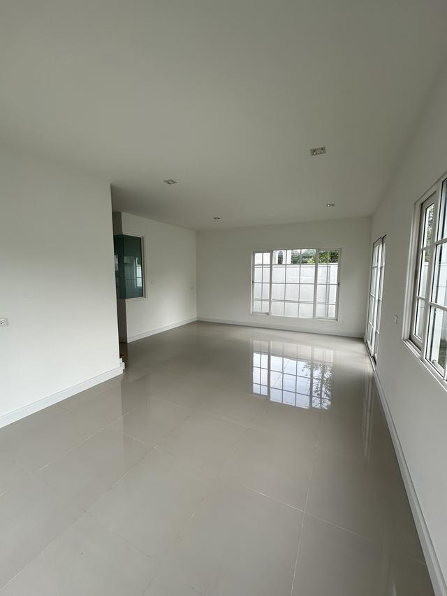 บ้านแฝด 3 ห้องนอน 3 ห้องน้ำ 1 ห้องเอนกประสงค์ 2 ที่จอดรถ พื้นที่ 48.20 ตร.วา พื้นที่ใช้สอย 151 ตร.ม. 4
