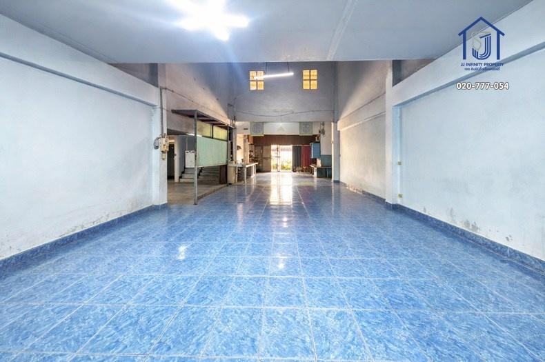 ขายอาคารพาณิชย์ 3.5 ชั้น ถนนคลองหลวง ซอยเทพกุญชร 13/1 ติดตลาดไทยพืชไร่ 6