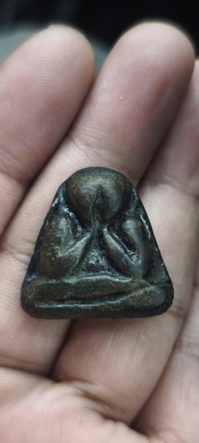 พระปิดตาเนื้อผงคลุกรัก หลวงพ่อแก้ว วัดเครือวัลย์ 6