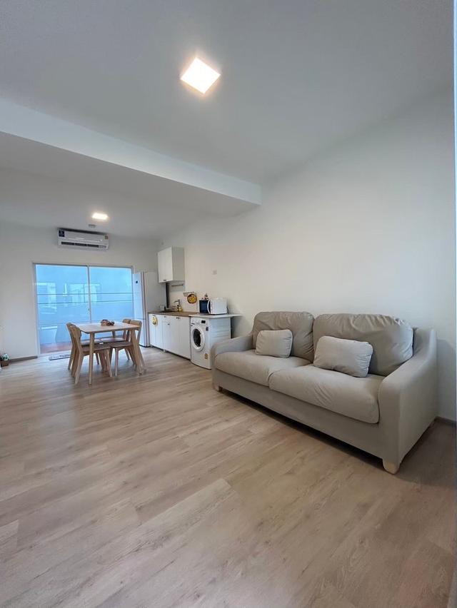 ปล่อยเช่าทาวน์โฮม หมู่บ้าน Villaggio 2 ศรีนครินทร์-บางนา  สไตล์มินิมอล-หลังริม 9