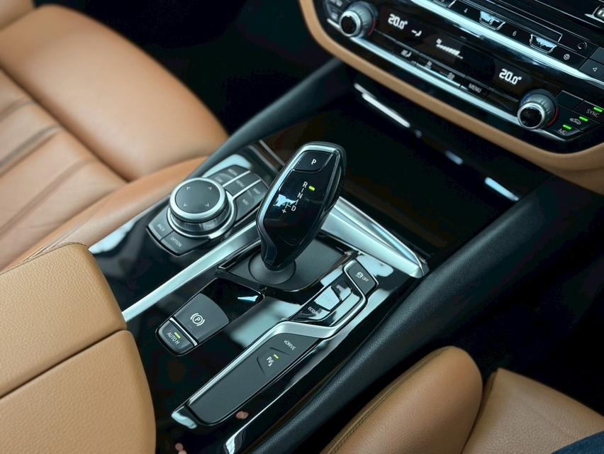 2019 BMW SERIES 5, 530e 2.0 ELITEโฉม G30 ปี17-24 สีเทา Plug-in Hybrid รูปที่ 9