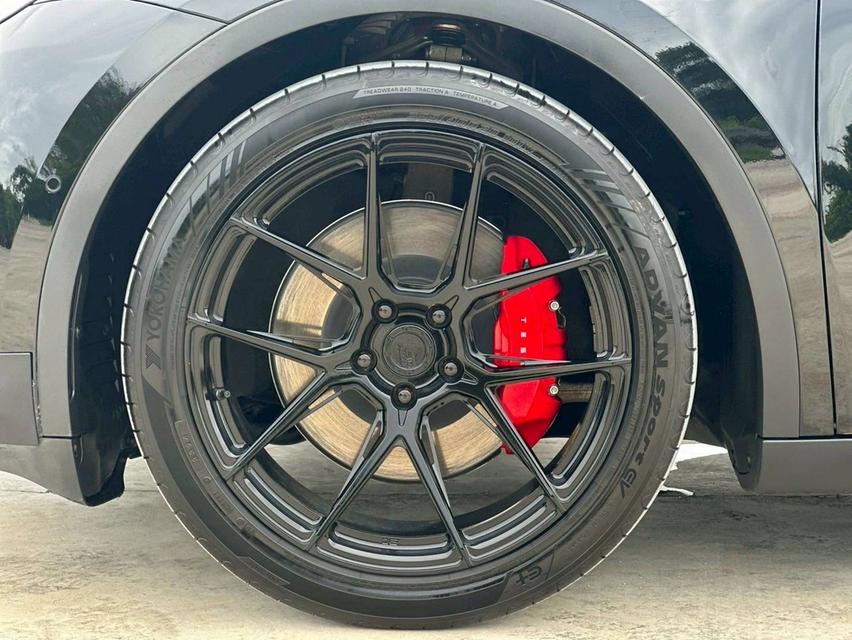 Tesla Model Y Performance ปี 2023 8