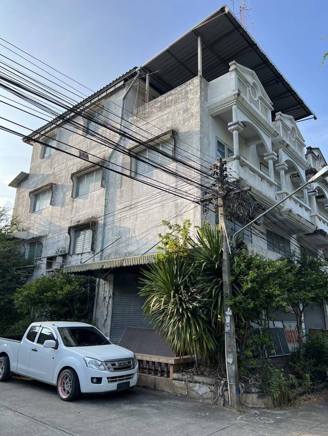 อาคารพาณิชย์ พร้อมที่ดิน ที่จอดรถ พร้อมอยู่ 4
