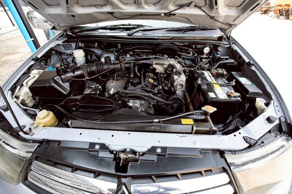 Mitsubishi Triton Cab 2.4 เบนซิล สีเทา CNG ปี 2011 มือเดียวป้ายแดง 12