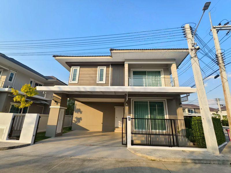 บ้านใหม่ให้เช่า 35,000 บาท ติดถนนสันกำแพงสายใหม่ เชียงใหม่ ห่างสนามบินเพียง 12 กิโลเมตร