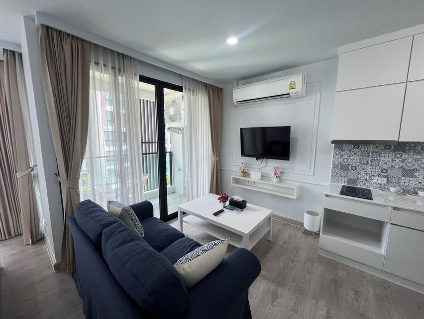 Royally Condo with Pool View 12
