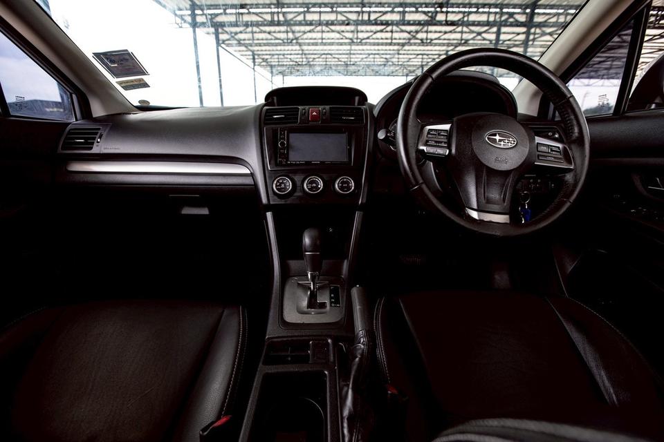 Subaru Xv 2.0 AWD สีเทา ปี 2015  15
