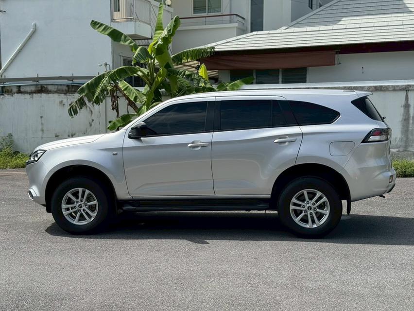 ISUZU MUX Wagon 4dr Active 7st Auto 6sp RWD 1.9DCT Y2021. สีเทา ออโต้  7