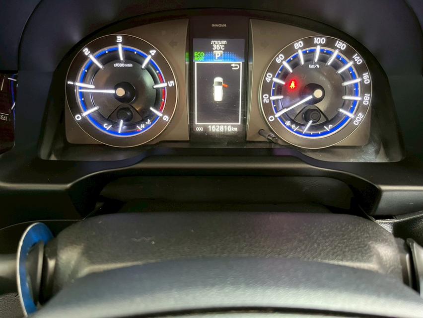 TOYOTA INNOVA CRYSTA 2.8 PREMIUM 2022 8